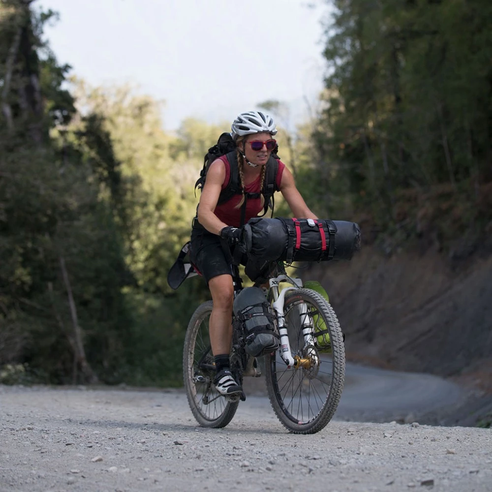 Blackburn OUTPOST Handlebar Roll & Drybag 4 Blackburn OUTPOST Handlebar Roll & Drybag – Image 4