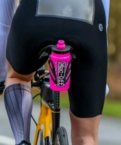 Muc-Off Elite Custom Fly Water Bottle 550ml 9 Muc-Off Elite Custom Fly Water Bottle 550ml -Pas Cher Sacs Magasin HERO 420 X Elite Fly Water Bottle PINK 1900x crop center