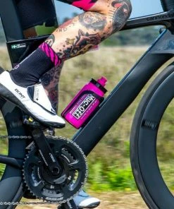 Muc-Off Elite Custom Fly Water Bottle 550ml 11 Muc-Off Elite Custom Fly Water Bottle 550ml -Pas Cher Sacs Magasin HIGHLIGHT 1 420 X Elite Fly Water Bottle PINK 950x crop center